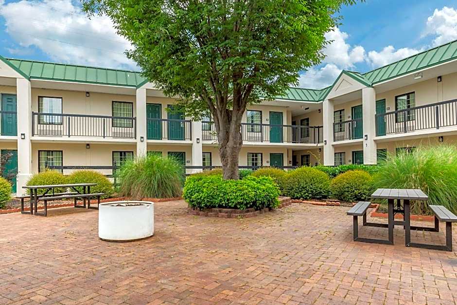 Quality Inn & Suites Hanes Mall