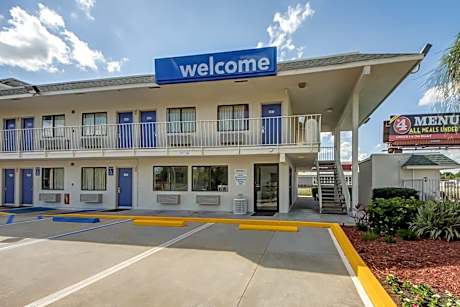 Motel 6-Lakeland, FL