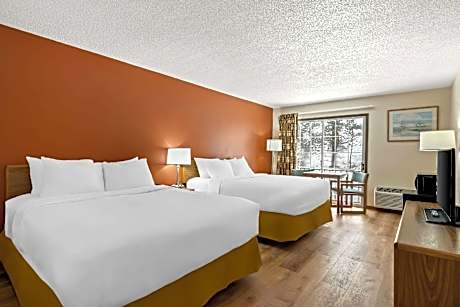 Quadruple Room with Two Queen Beds - Non Smoking/Interior Hall