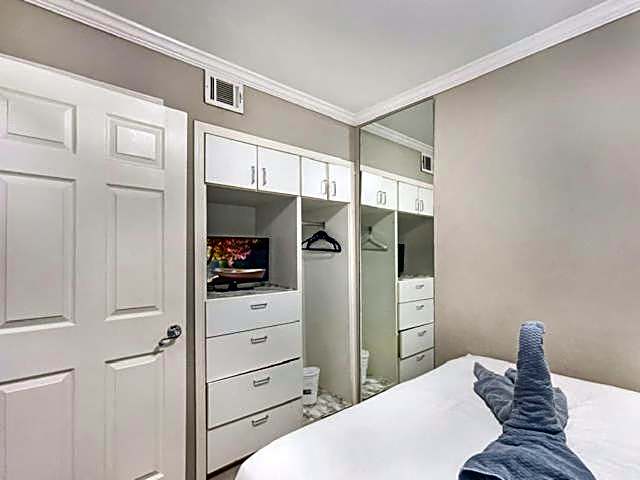 Cozy Galveston Beach Front Condo