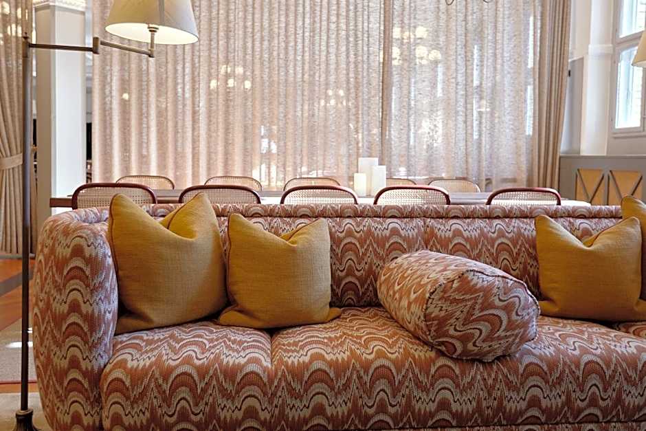 Ascot Hotel