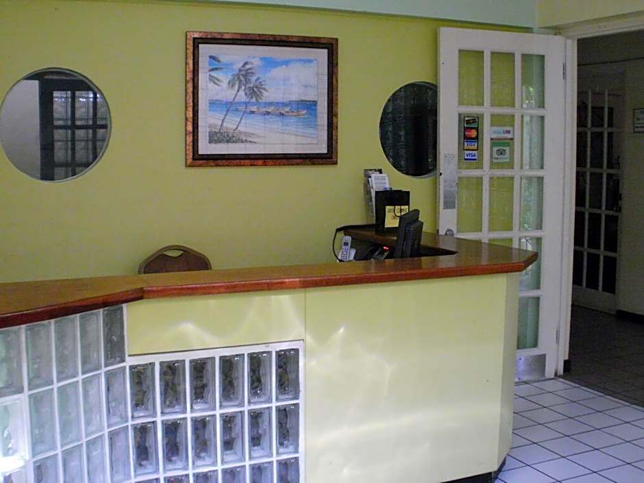 Pineapple Court Hotel