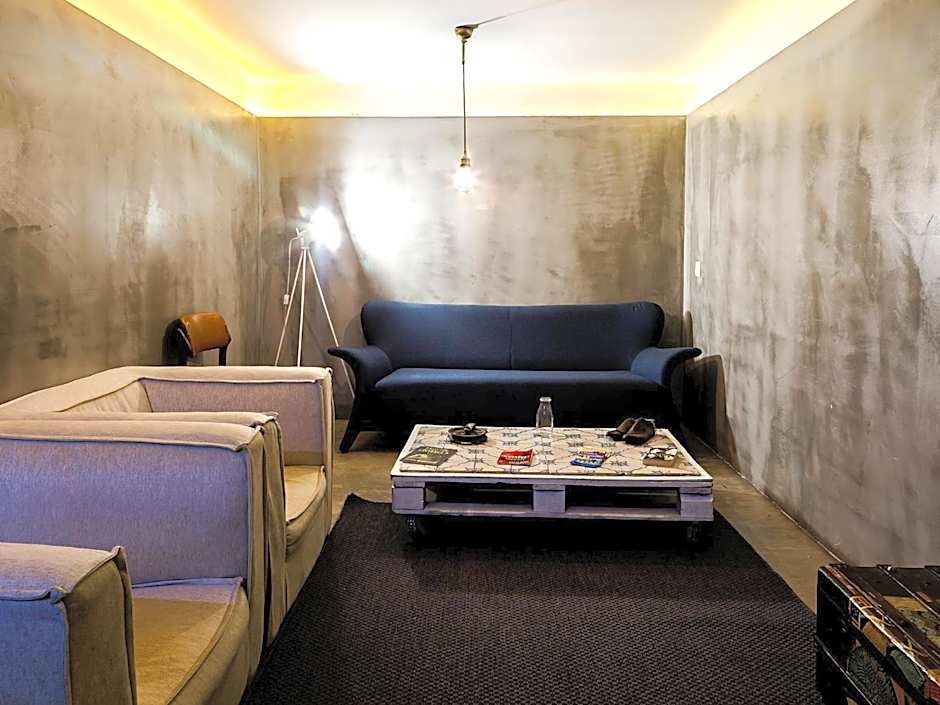 Santa Bica Eat Drink & Sleep