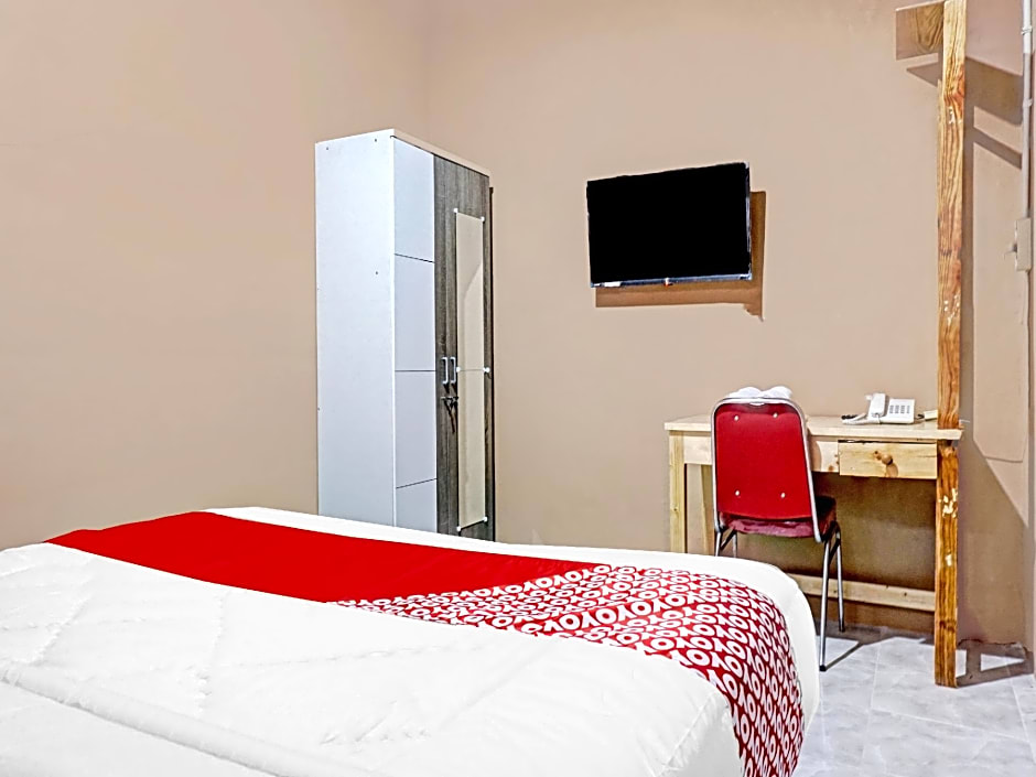 OYO 90469 Benhil Karet Tengsin