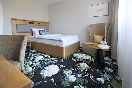 Comfort Queen Room with Balcony