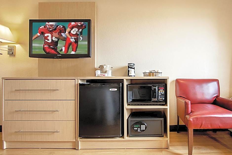 Red Roof PLUS+ West Palm Beach