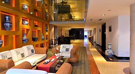 Baodao Exhibition Center Hotel