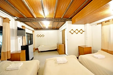 Quadruple Room with Private Bathroom