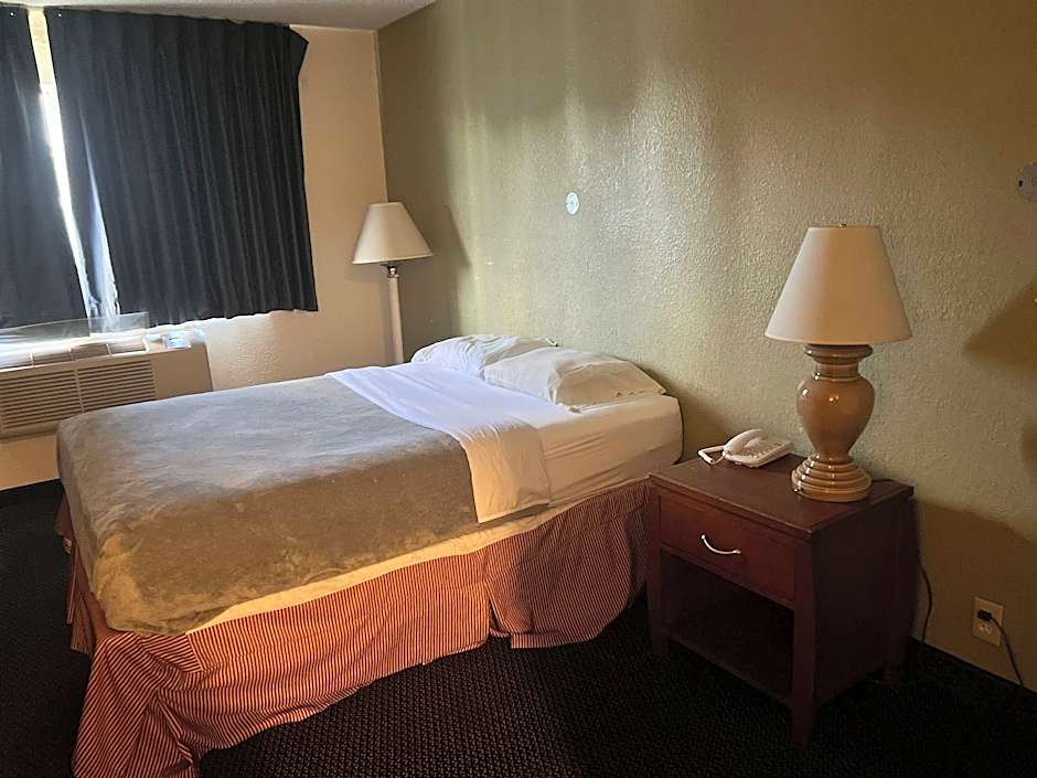 Villa Inn Motel Near Hwy 12 WI Capital O