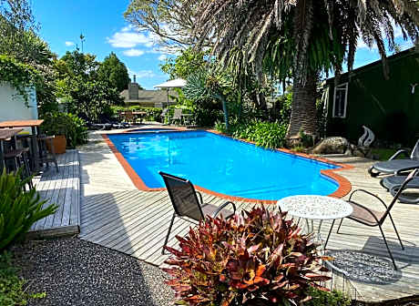 Colonial House Motel