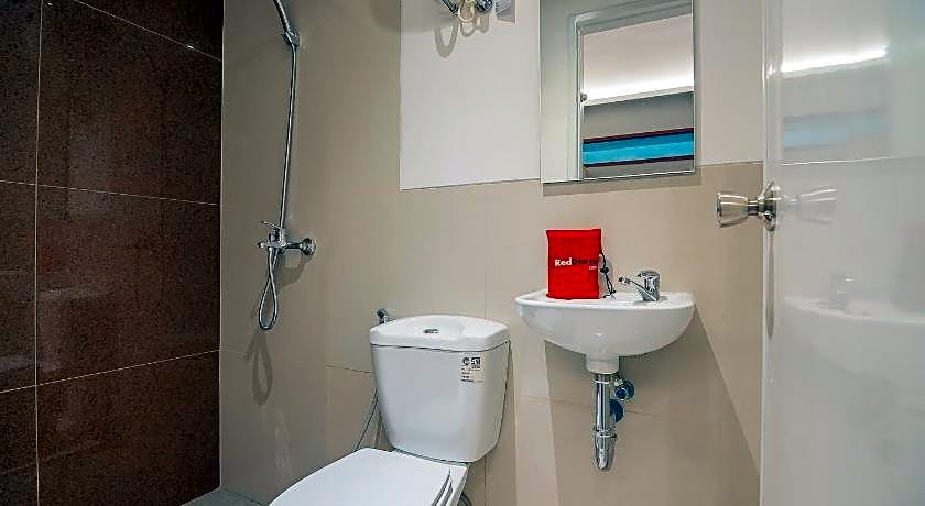 RedDoorz near Taman Rejomulyo