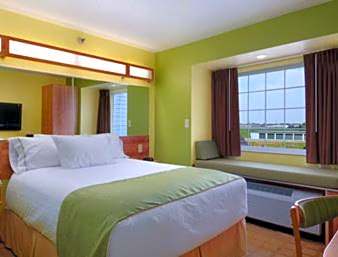 Queen Room - Non-Smoking