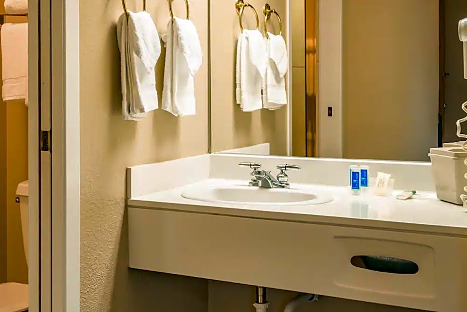OYO Hotel Lincoln Airport NE, Hwy 80