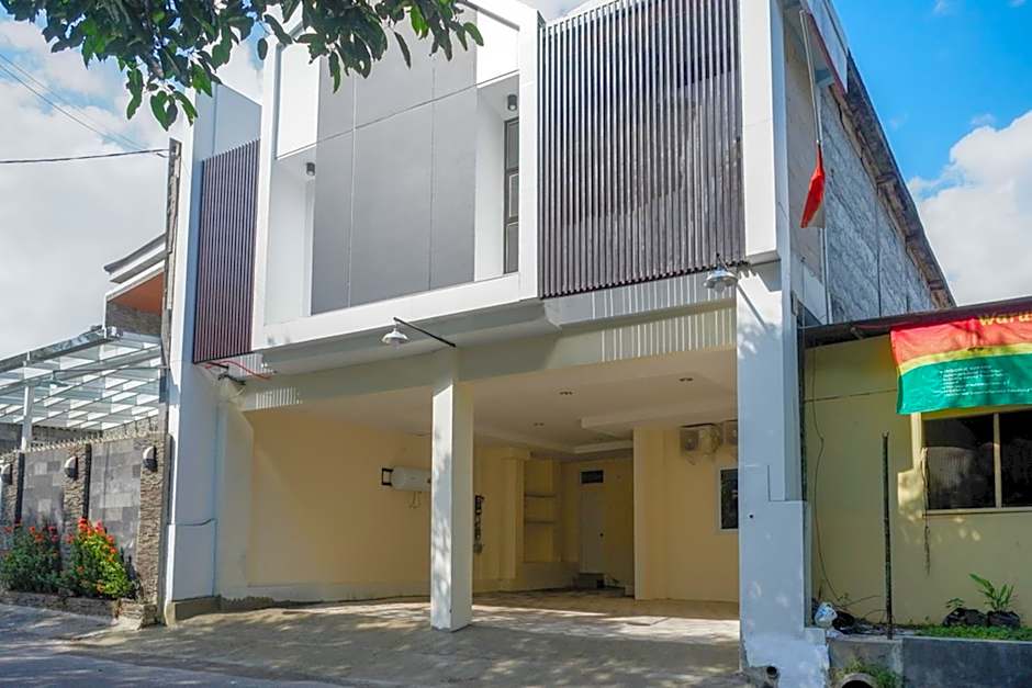 RedDoorz near Ambarrukmo Plaza Mall