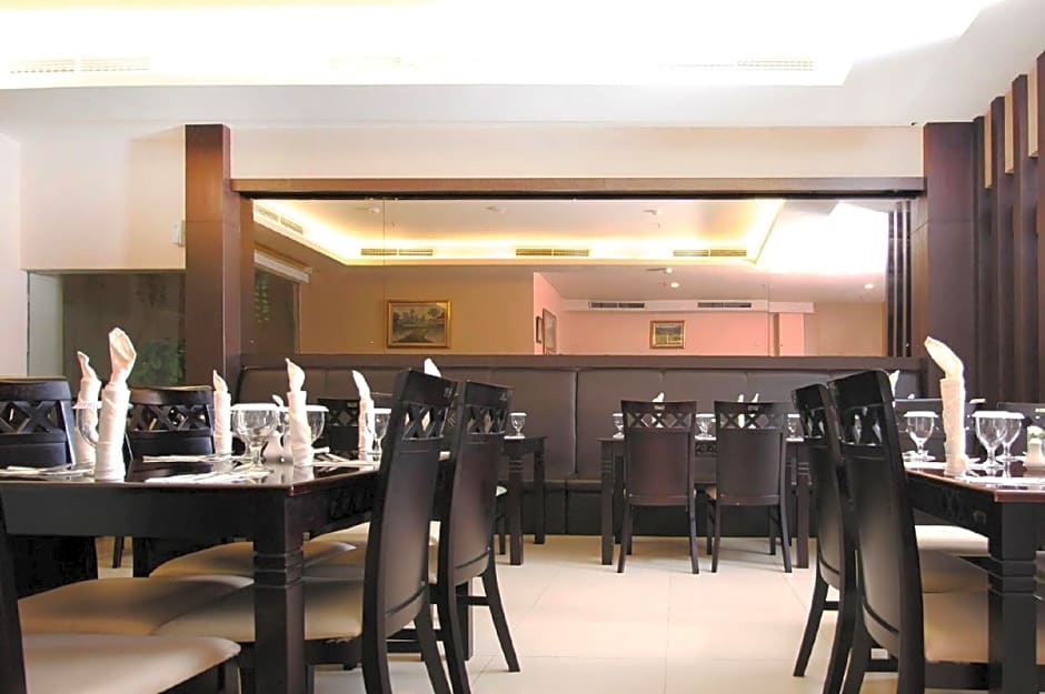 Raz Hotel And Convention