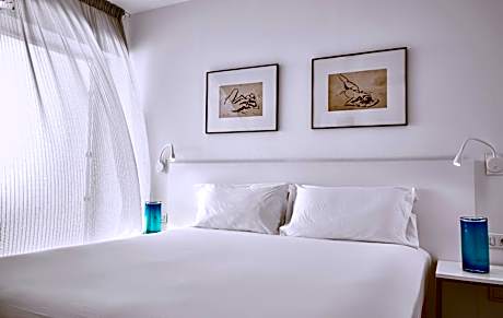 Divinity Lago 1 bedroom Suite with jacuzzi and sea view