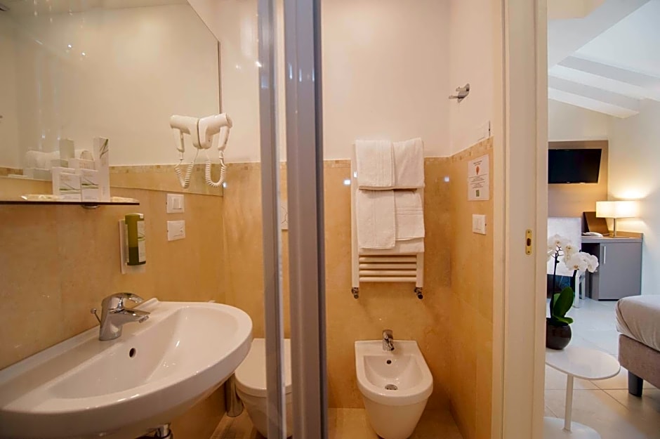 Leone Hotel