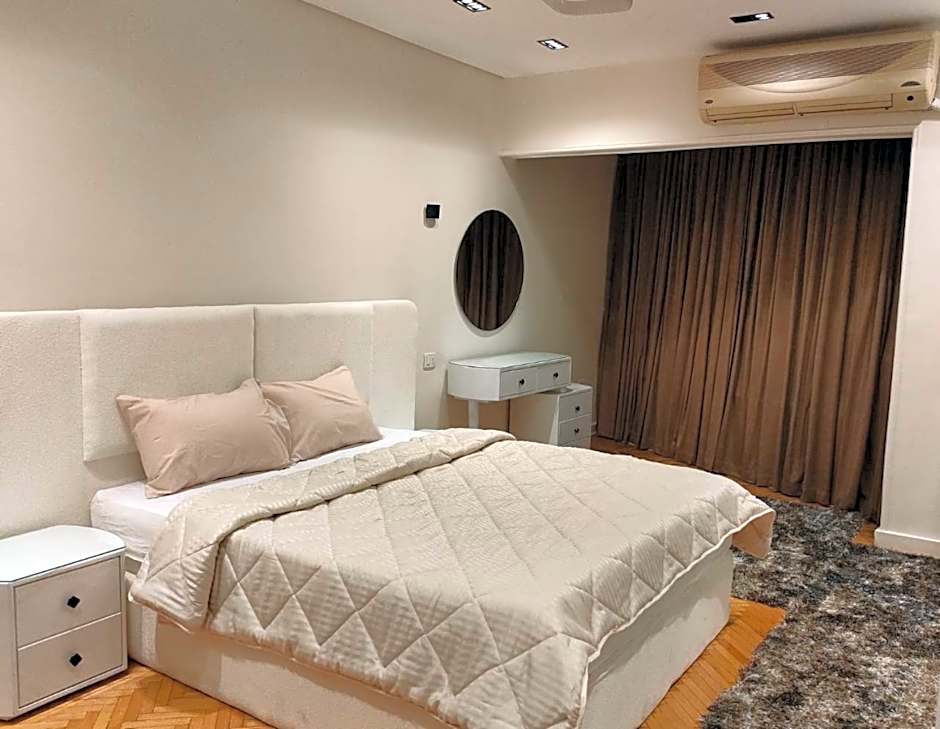 luxurious Downtown House near airport and Malls