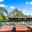 Beverly Hills 2 bed 2 bath Penthouse with Den and Parking 414