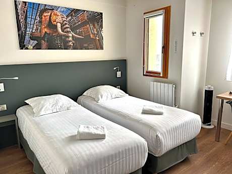 Twin Room with Private Bathroom