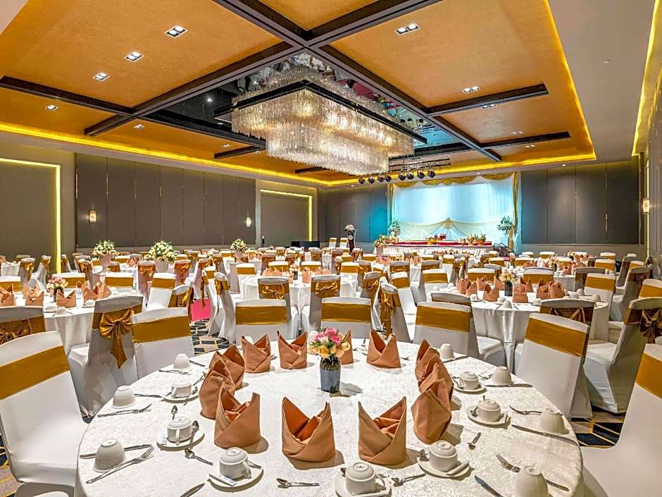 Novotel Yangon Max