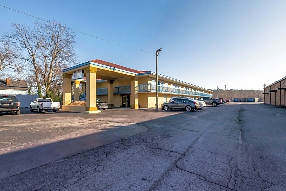 OYO Hotel Rome GA Historic District – Rome, GA