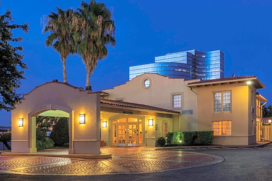La Quinta Inn & Suites by Wyndham New Orleans Causeway
