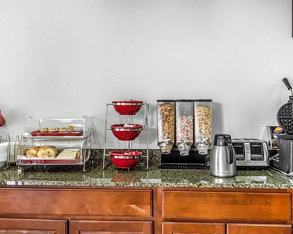 Econo Lodge Inn & Suites Enterprise