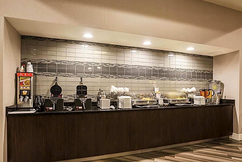 La Quinta Inn & Suites by Wyndham Atlanta Alpharetta