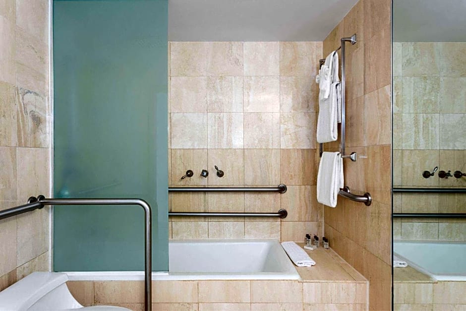 Foto 1 dari 70 — The Astor by LuxUrban, Trademark Collection by Wyndham