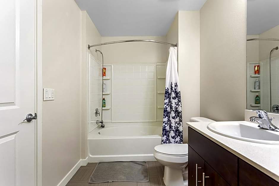 Luxury 2 Bedroom 2 Bathroom With Fitness Center and Pool