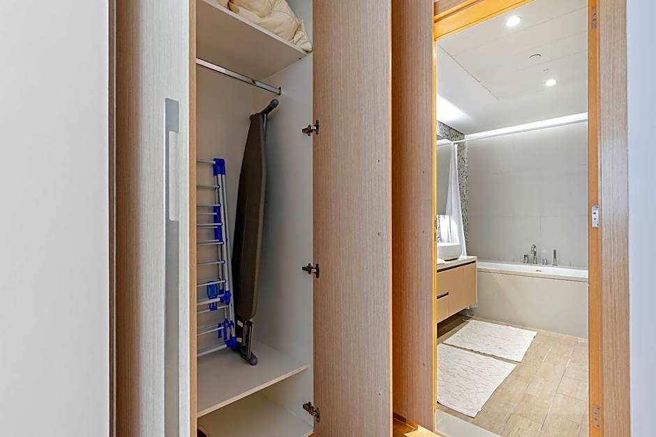 Silkhaus Luxury 1BDR Yas Island with Beach Access