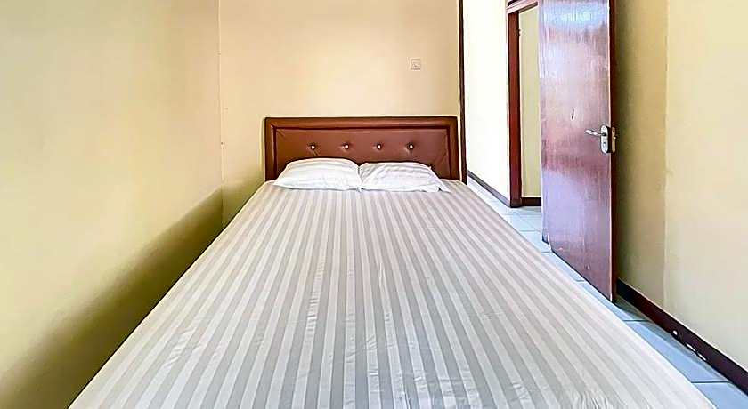 Hotel Shanty Mitra RedDoorz