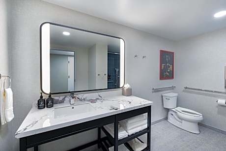 King Room - Mobility Access/Hearing Accessible