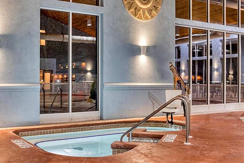 Holiday Inn Express & Suites - Green Bay East By IHG