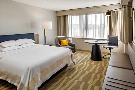 Sheraton Club Lounge, Guest room, 1 King