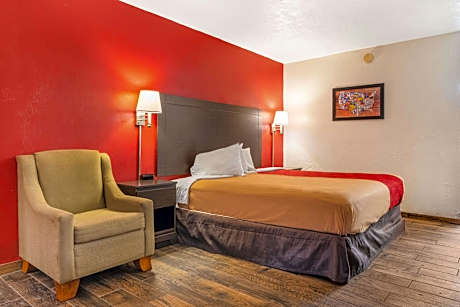 1 King Bed Deluxe Non-Smoking