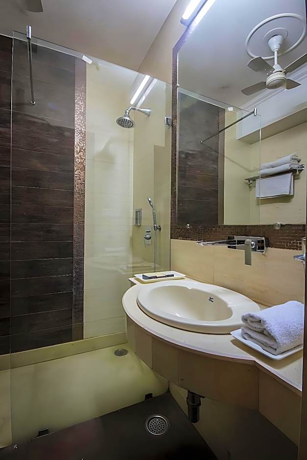 The Suncourt Hotel Yatri