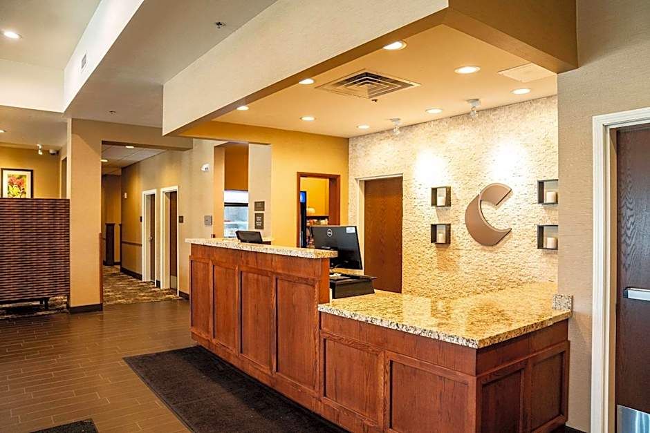 Comfort Suites University