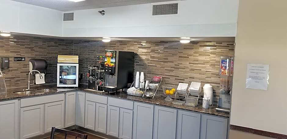 Super 8 by Wyndham Brooklyn Center/MPLS