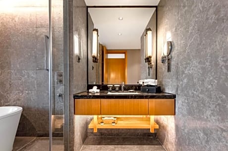 Club Deluxe 1 King Sleeper Sofa Suite