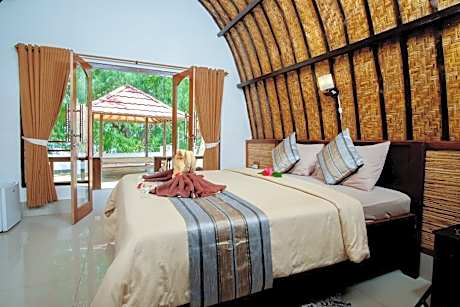 Deluxe Bungalow with Garden View