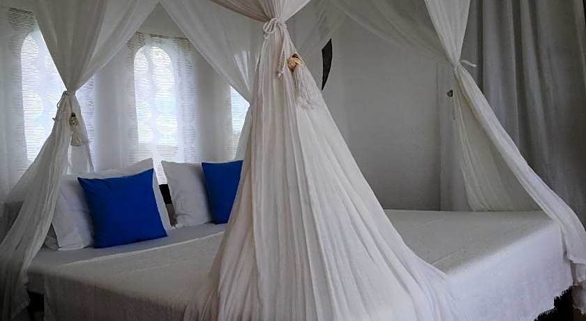 Al Faro Cosmio Hotel