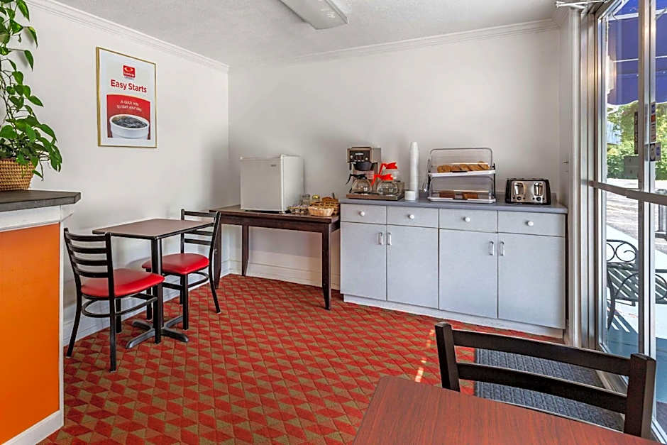 Econo Lodge Lee - Great Barrington