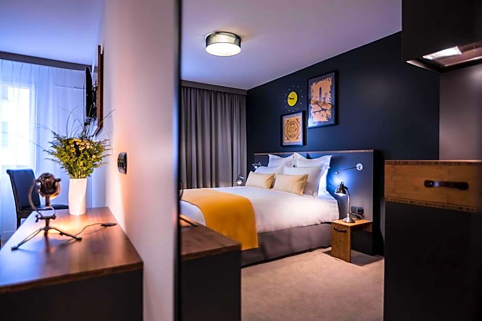 Best Western Plus Suitcase Paris La Defense