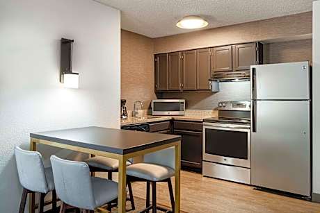 Suite, 1 Bedroom (Mobility/Hearing Access, Roll-in Shwr) (1 King Bed and 1 Double Sofa Bed)