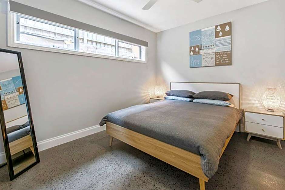 HALE KUPA Rye Beach House Spa Table Tennis