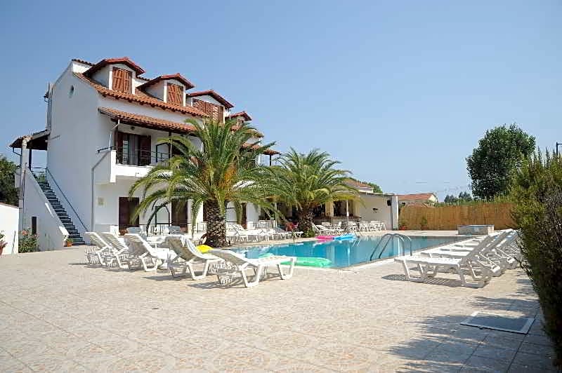 Captain's Studios & Apartments