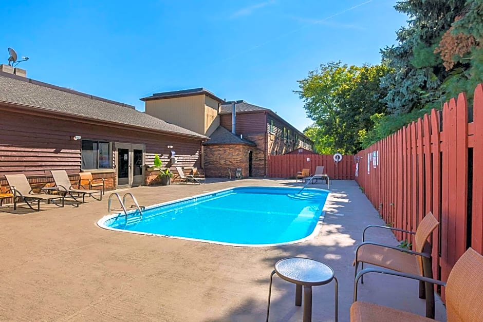 Quality Inn & Suites Holland