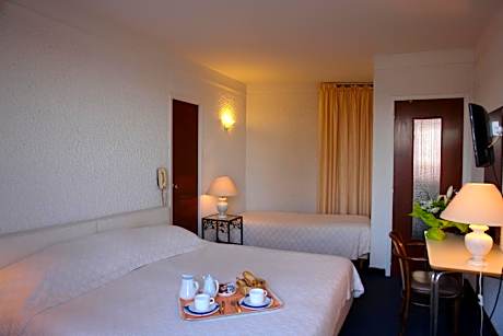 Classic Triple Room with Sea View and Terrace